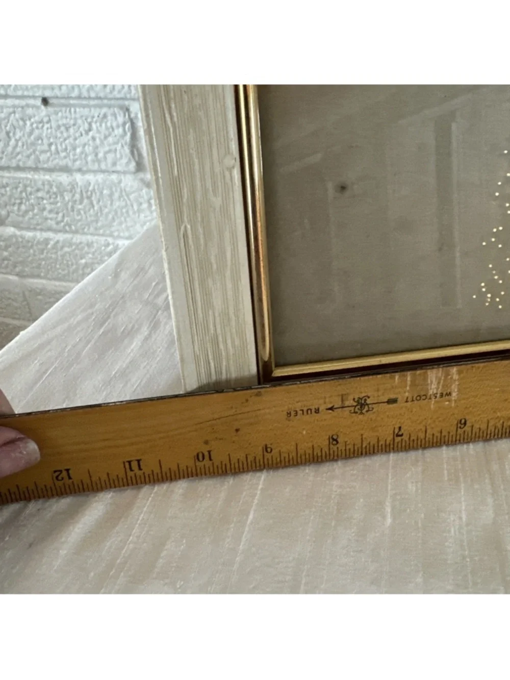 VINTAGE ETCHED WOOD FRAME BRASS LINER GOLD WHITE FITS 8X10 MCM